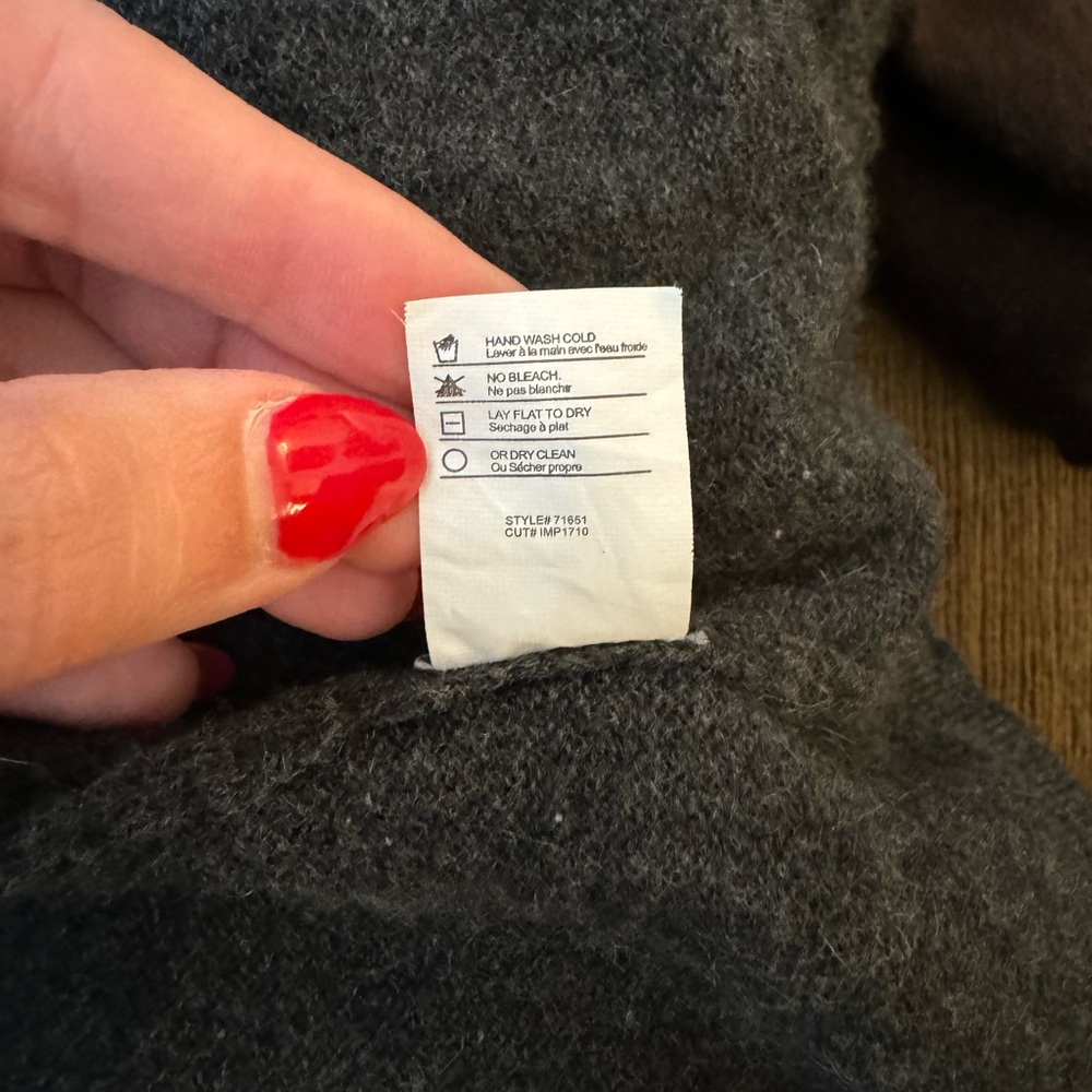 Vince Camuto Cashmere cardigan sweater - Picture 7 of 10